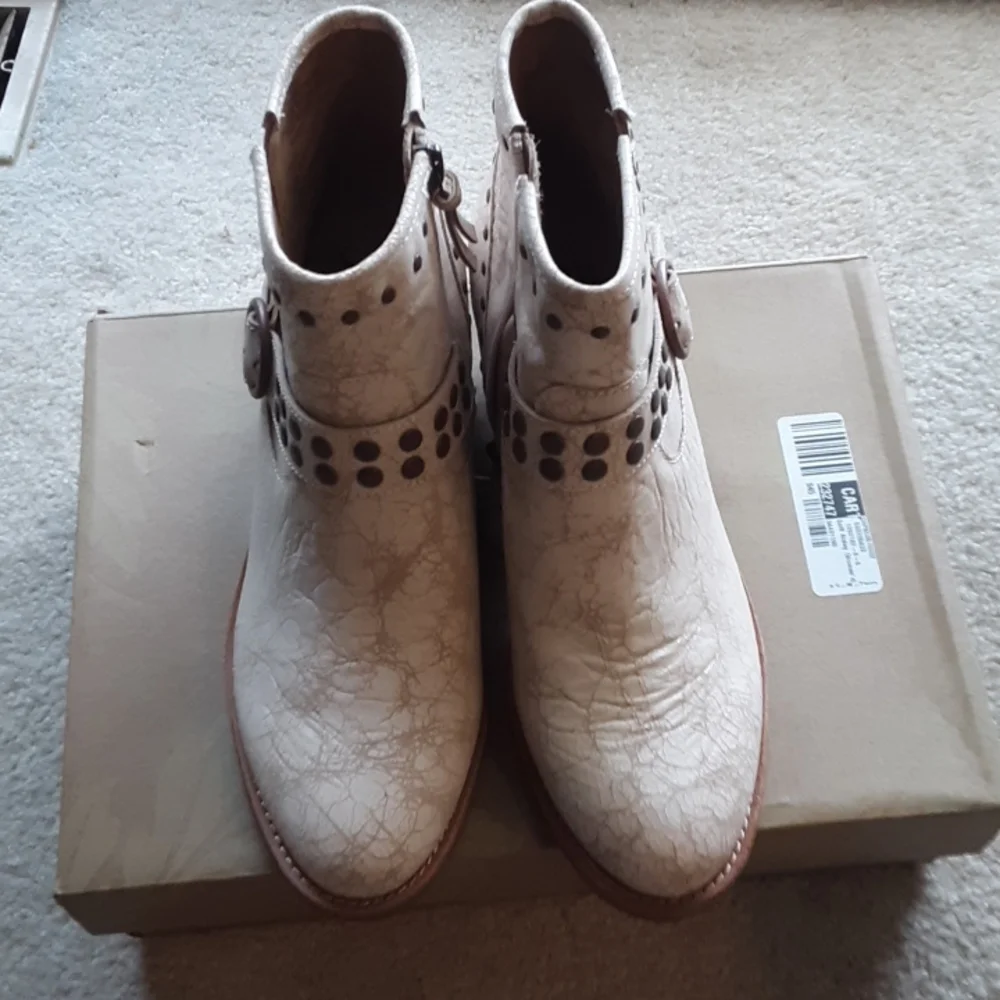 Soft ankle boots - Picture 4 of 7